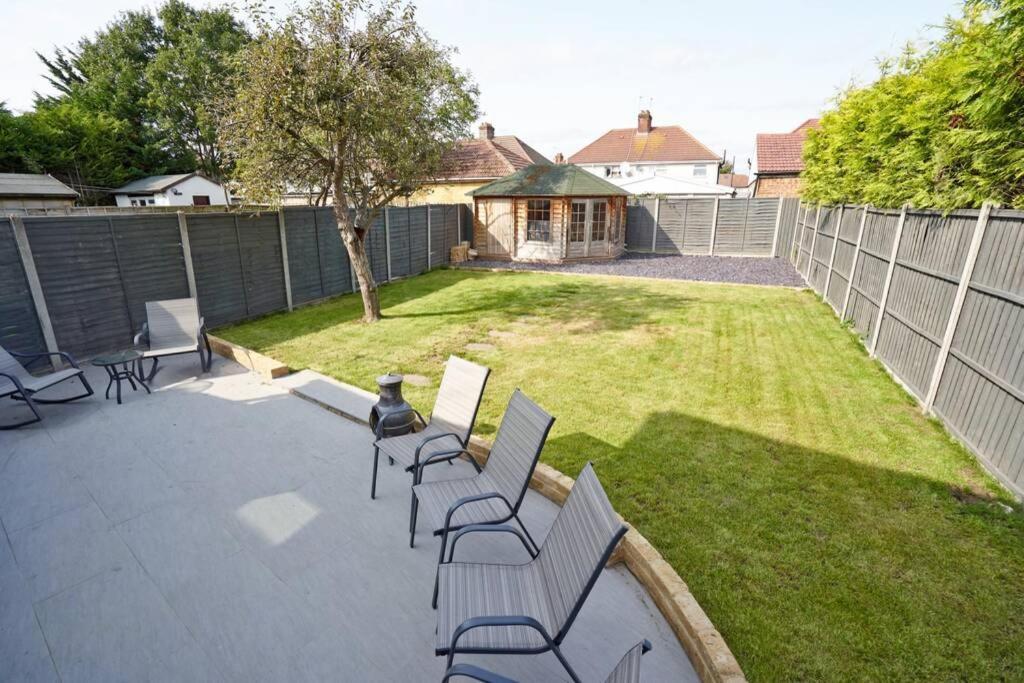 Home From Home - 4 Double Bed House With Parking Slough Exteriér fotografie