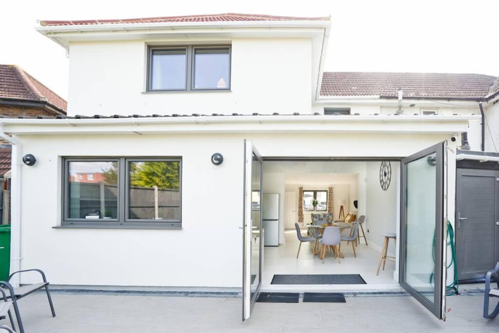 Home From Home - 4 Double Bed House With Parking Slough Exteriér fotografie