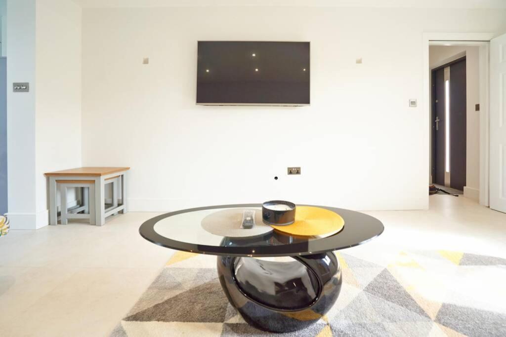 Home From Home - 4 Double Bed House With Parking Slough Exteriér fotografie