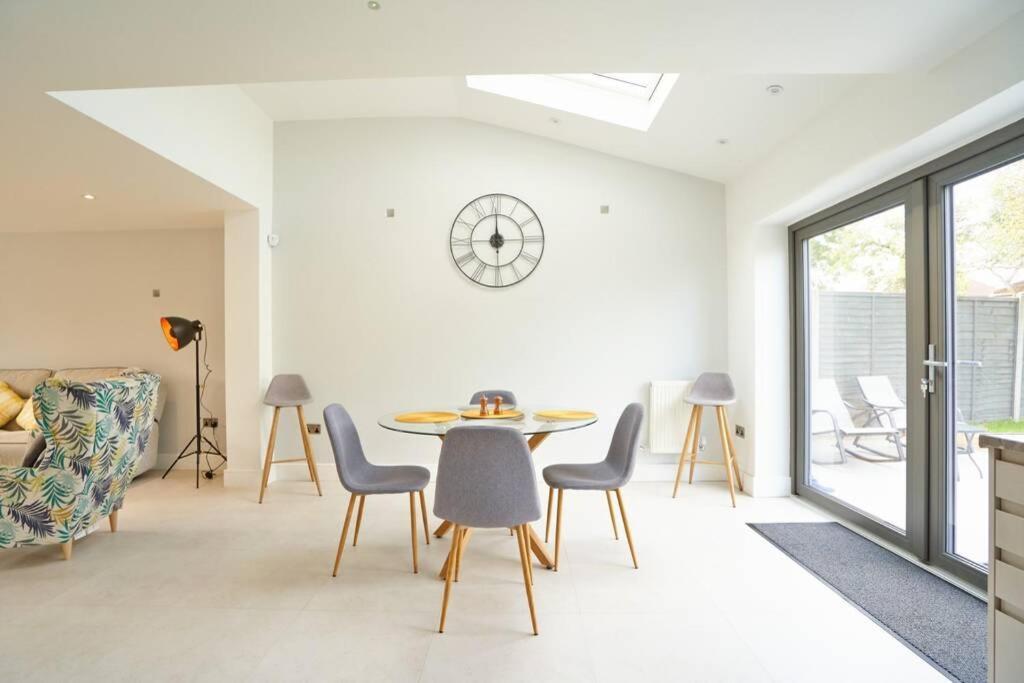 Home From Home - 4 Double Bed House With Parking Slough Exteriér fotografie