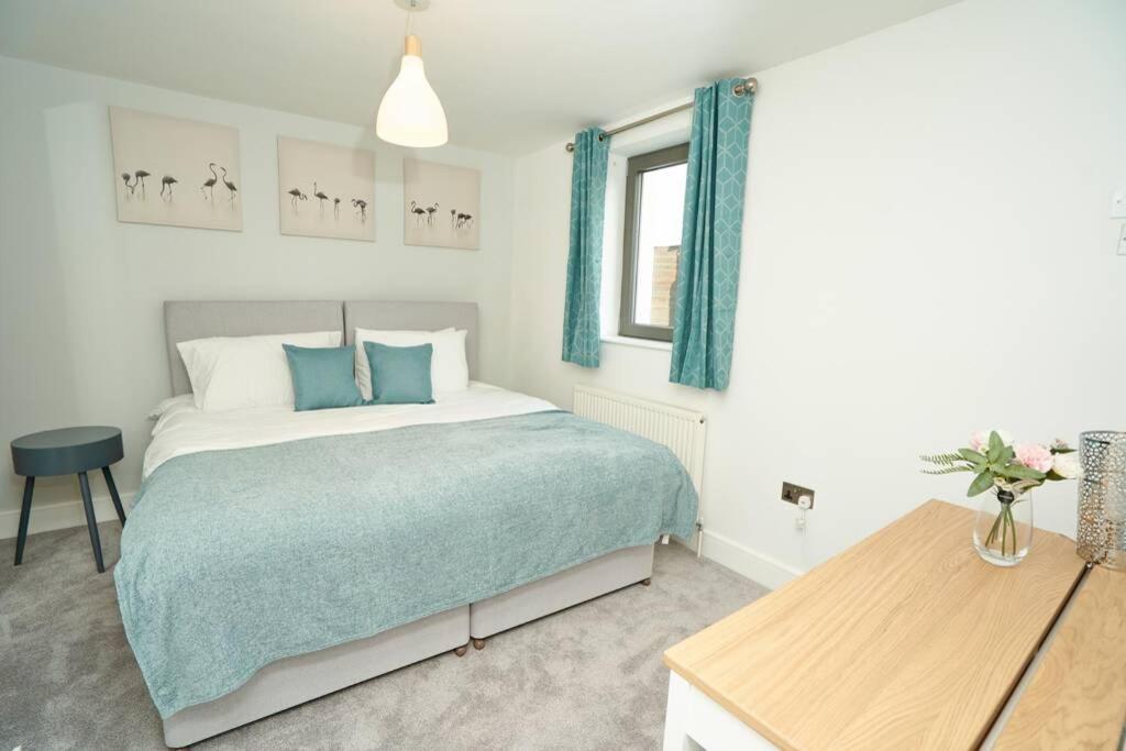 Home From Home - 4 Double Bed House With Parking Slough Exteriér fotografie