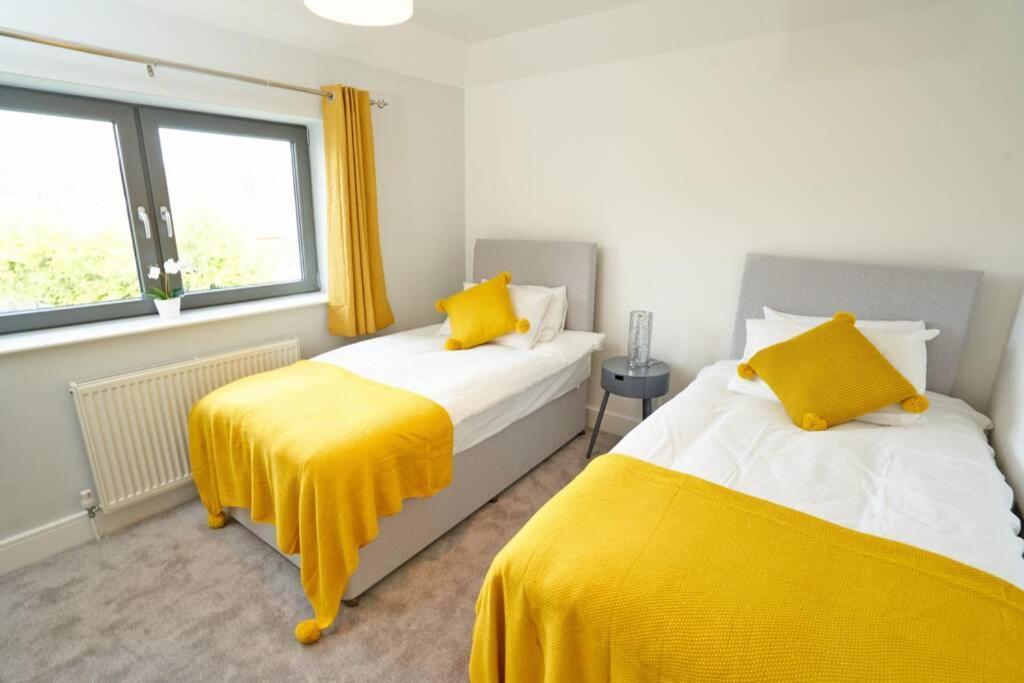 Home From Home - 4 Double Bed House With Parking Slough Exteriér fotografie